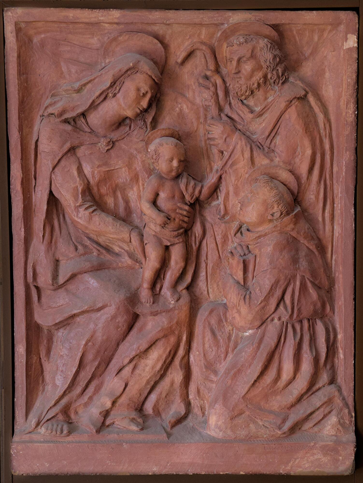 Luigi Strazzabosco, Sacra Famiglia con Sant'Antonio, 1947, bassorilievo in cotto [originariamente collocato al Patronato Sant'Antonio dei Padri Giuseppini del Murialdo, via Dietro Duomo, Padova], atrio di ingresso di condominio, via Ognissanti 93, Padova