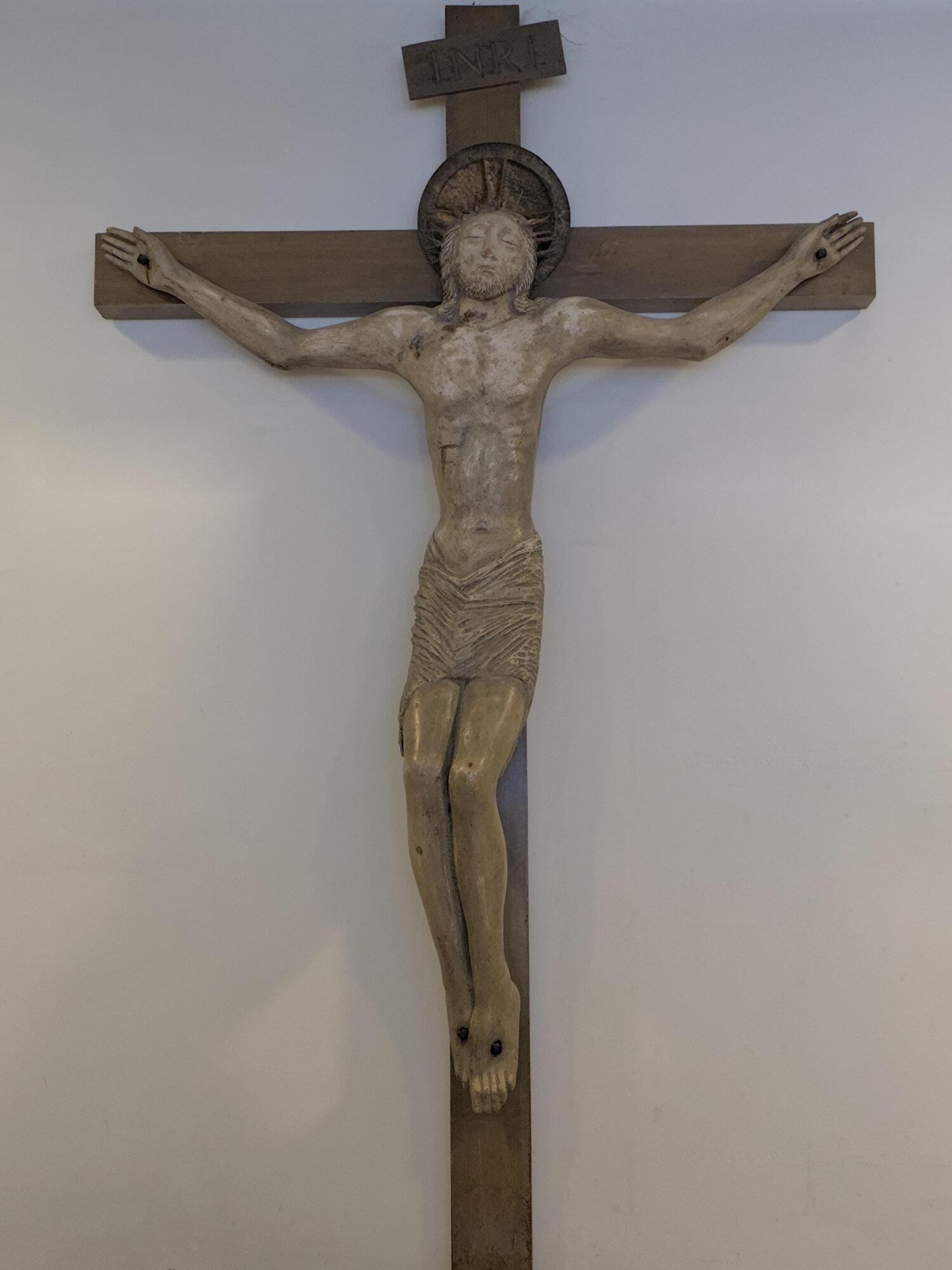 Luigi Strazzabosco, crocifisso in legno, originariamente collocato sull'altare maggiore ora in sagrestìa, 1958, chiesa della Madonna Incoronata (Giovanni Morassutti, 1956), via Siracusa 52, Padova