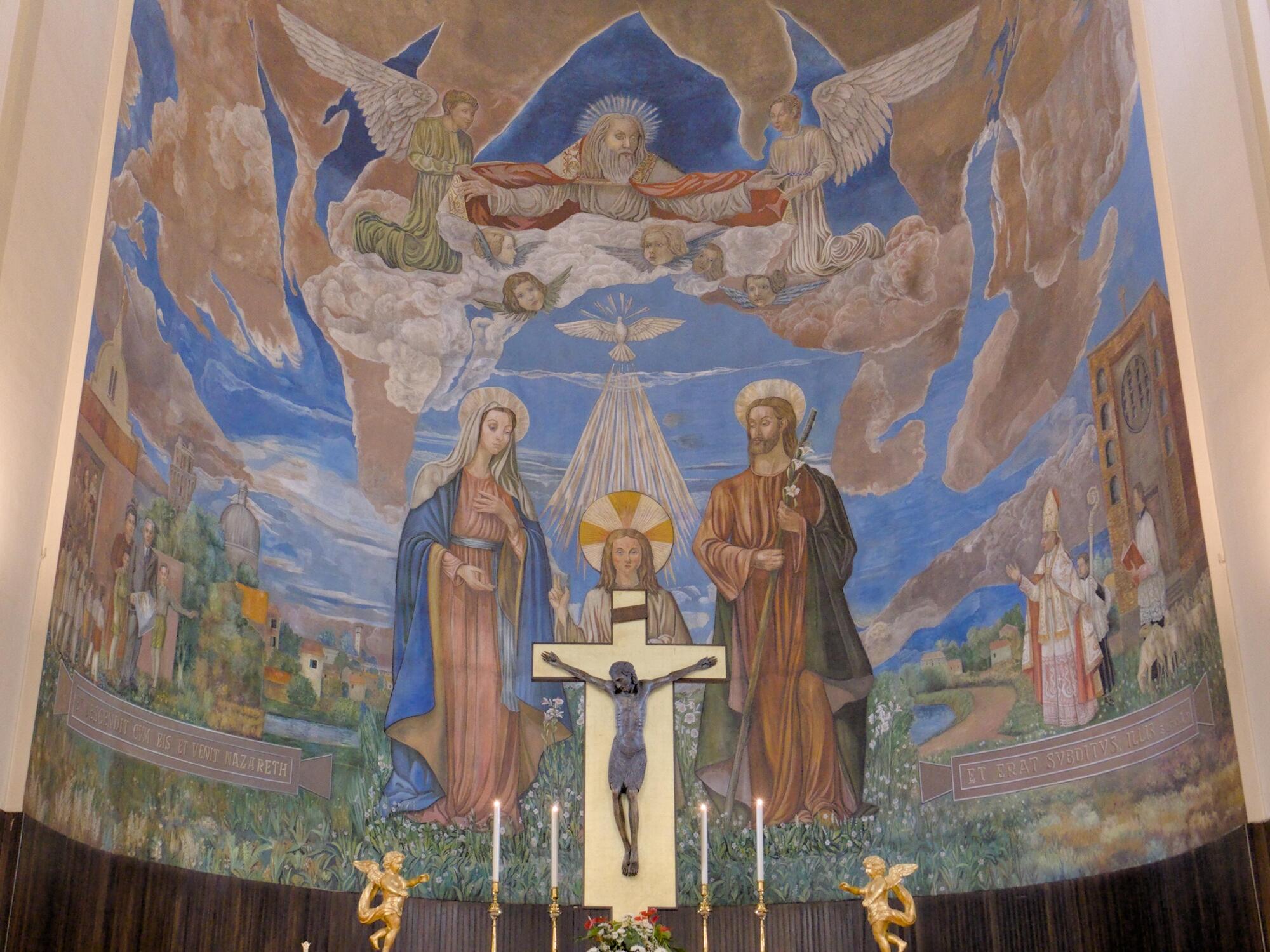 Antonio Morato, *Sacra Famiglia*, grande affresco absidale, 1940, chiesa della Sacra Famiglia (Giuseppe Tombola e ingegneri Stoppato e Odoni, 1936-40), via Aosta 6, Padova