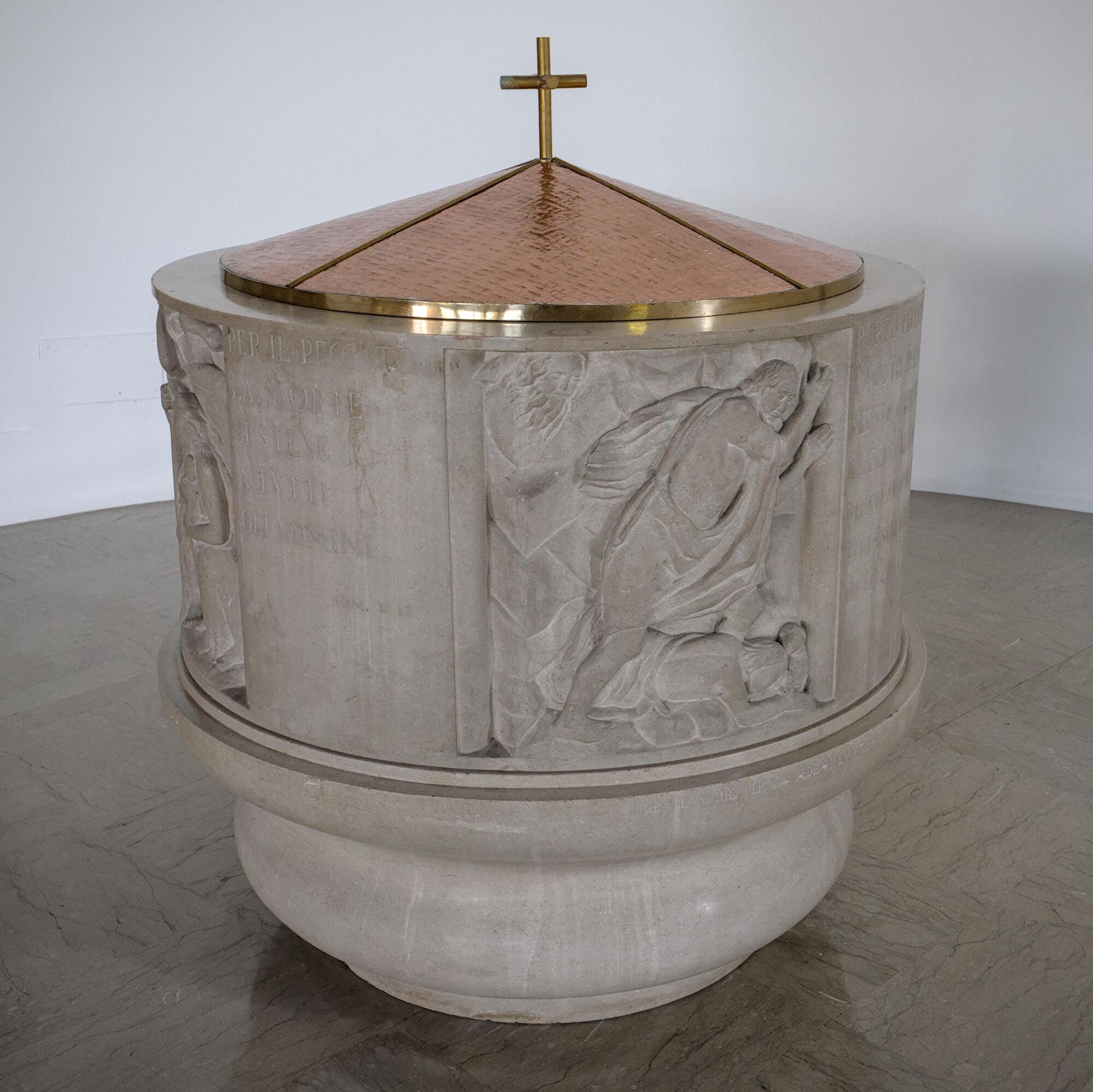 Luigi Strazzabosco, fonte battesimale in travertino [originariamente collocato nella chiesa antica], 1943, chiesa di Santa Maria Assunta in Salboro (Pietro Bettella e Filippo Navarra, 1971-74), via Salboro 4, Padova