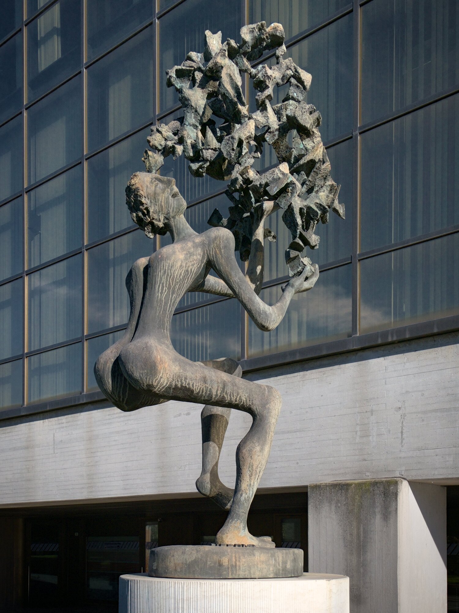 Claudio Trevisan (Trevi), *Libertà*, statua in bronzo, 1984, piazza Gaetano Salvemini, Padova