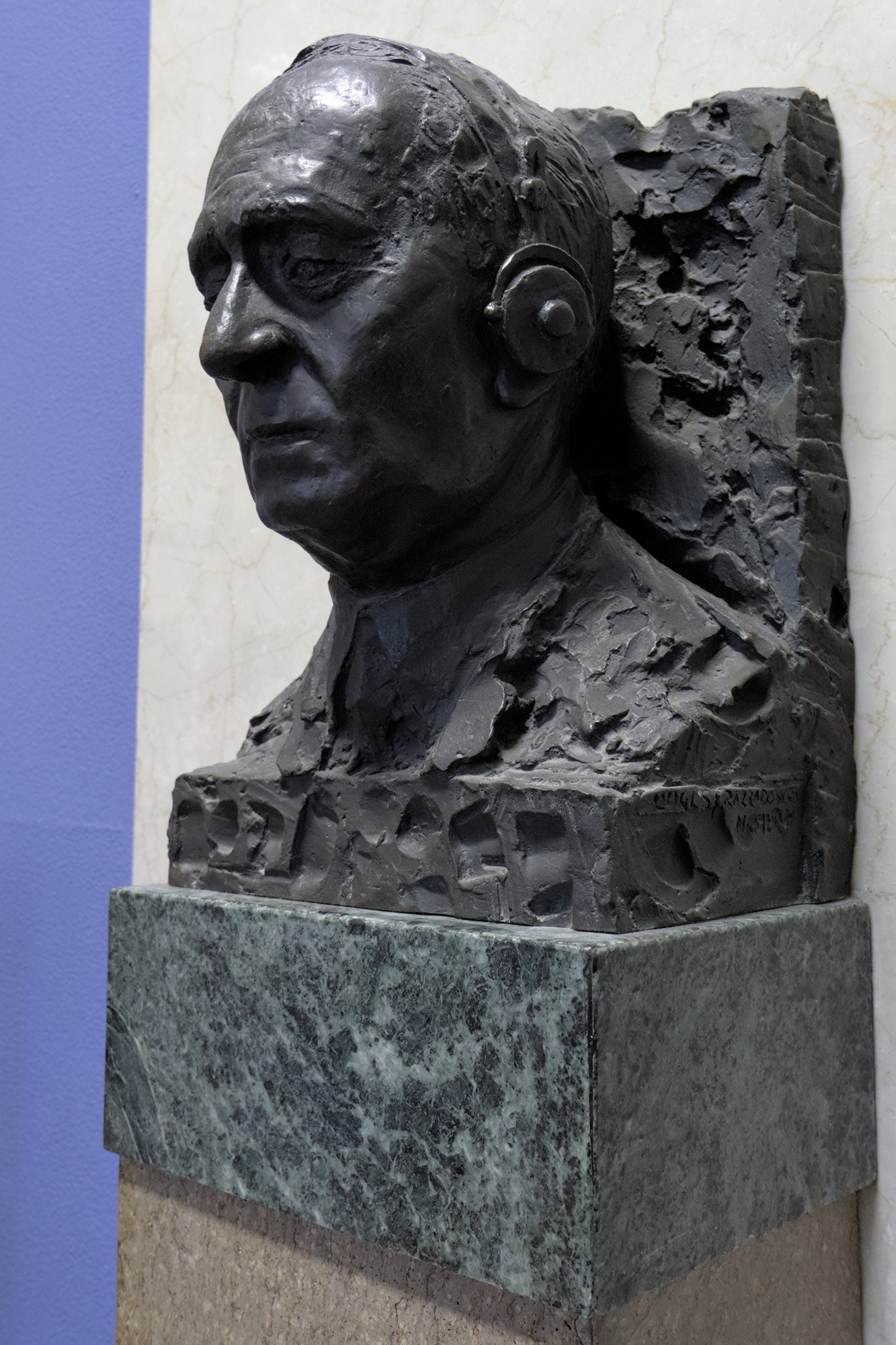 Luigi Strazzabosco, *Guglielmo Marconi*, busto in bronzo, 1958, I.T.T. Guglielmo Marconi, via Alessandro Manzoni 80, Padova