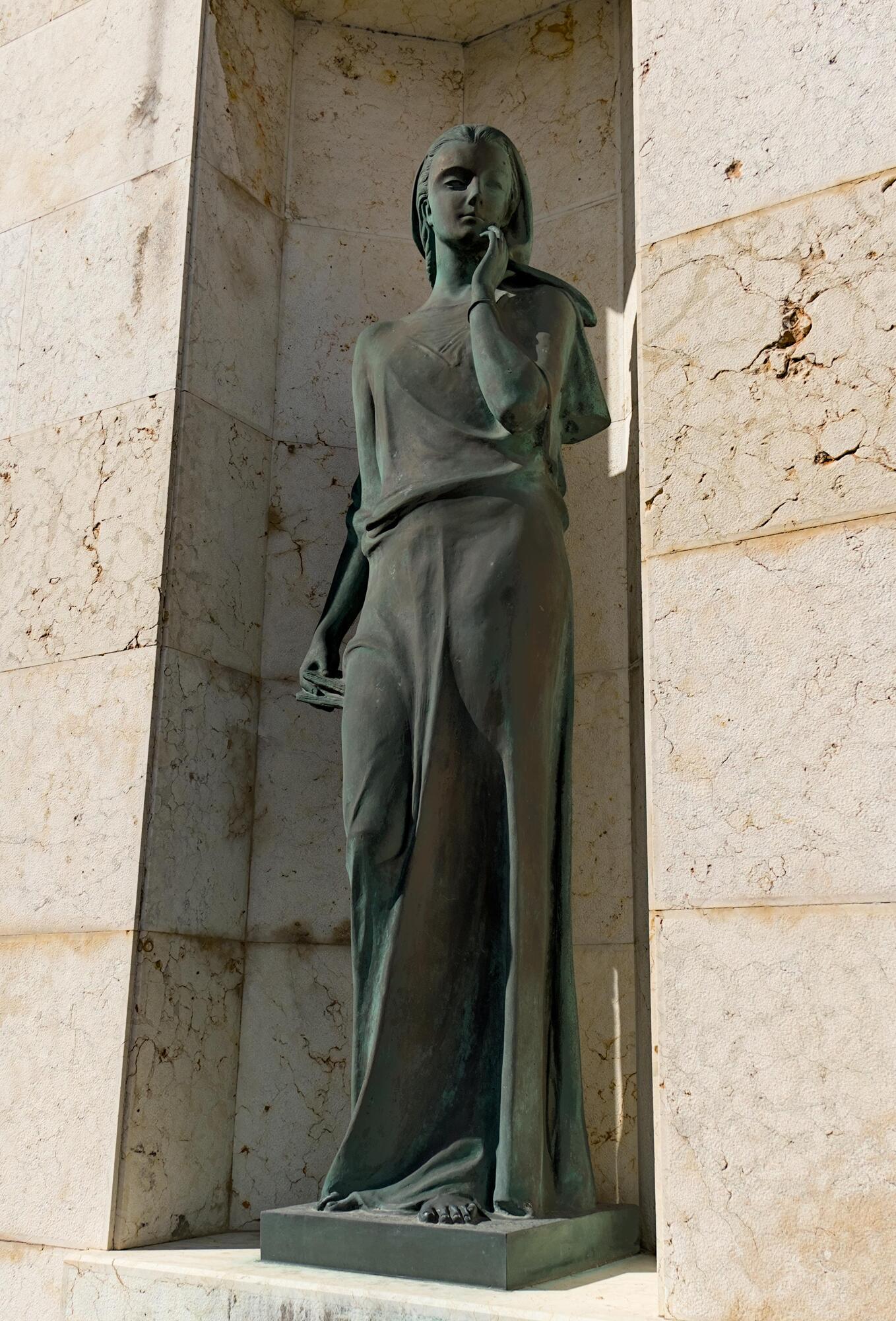 Autore non identificato [fonderia Bosisio?], statua in bronzo, Cimitero Arcella, via Beata Elena Enselmini 15, Padova